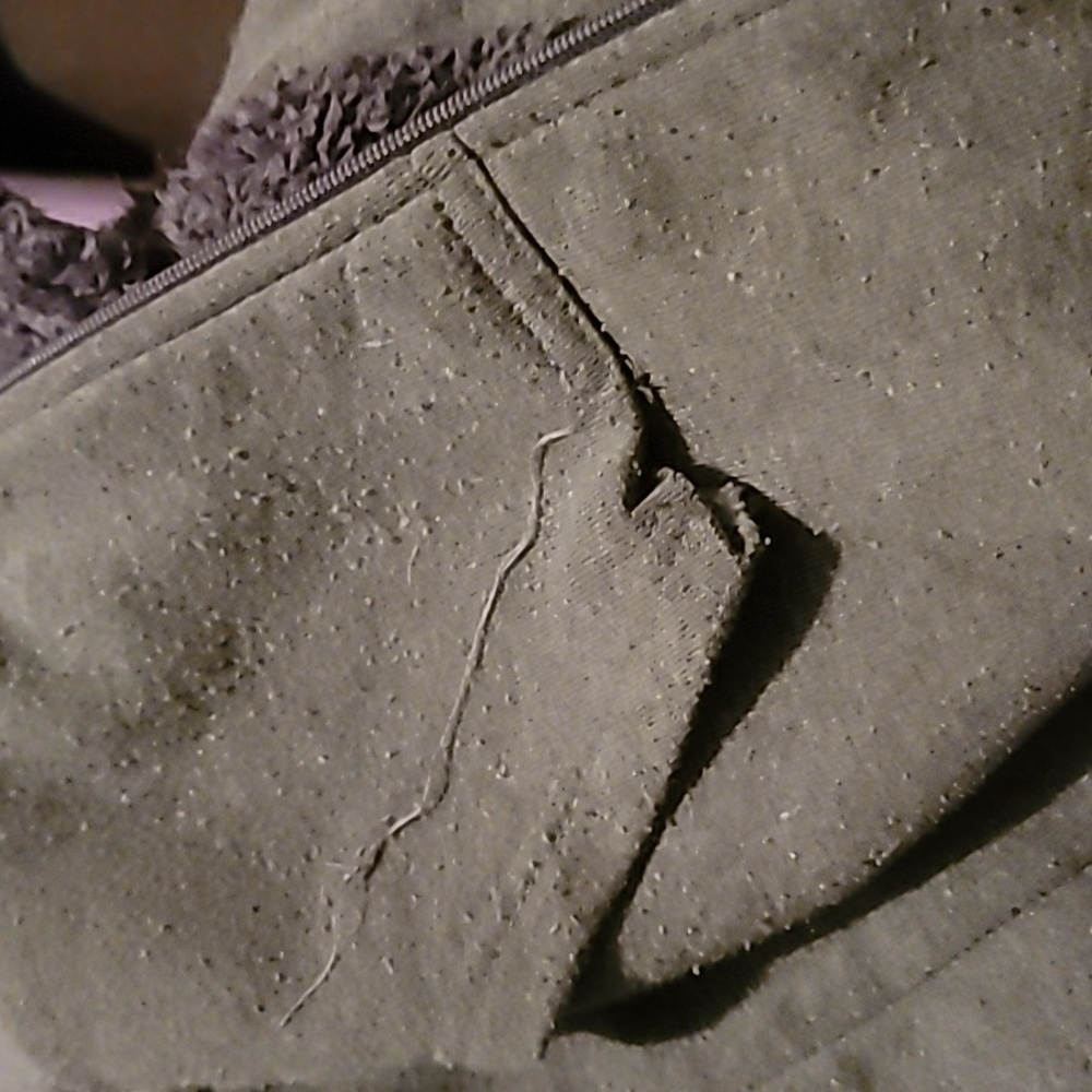 A warm jacket - Picture 3 of 3